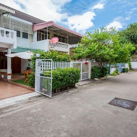 White Beach House Hua Hin 20 Second To The Beach Exterior photo