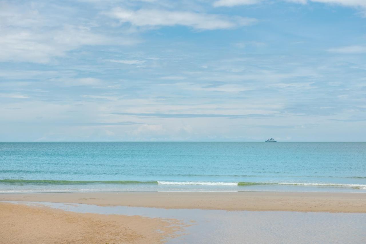 White Beach House Hua Hin 20 Second To The Beach Exterior photo