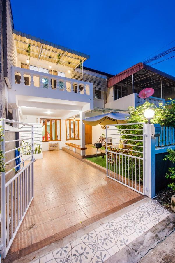 White Beach House Hua Hin 20 Second To The Beach Exterior photo